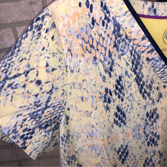 Healing Hands Purple label Grosgrain Ribbon V neck yellow snake skin scrub top - Picture 3 of 10